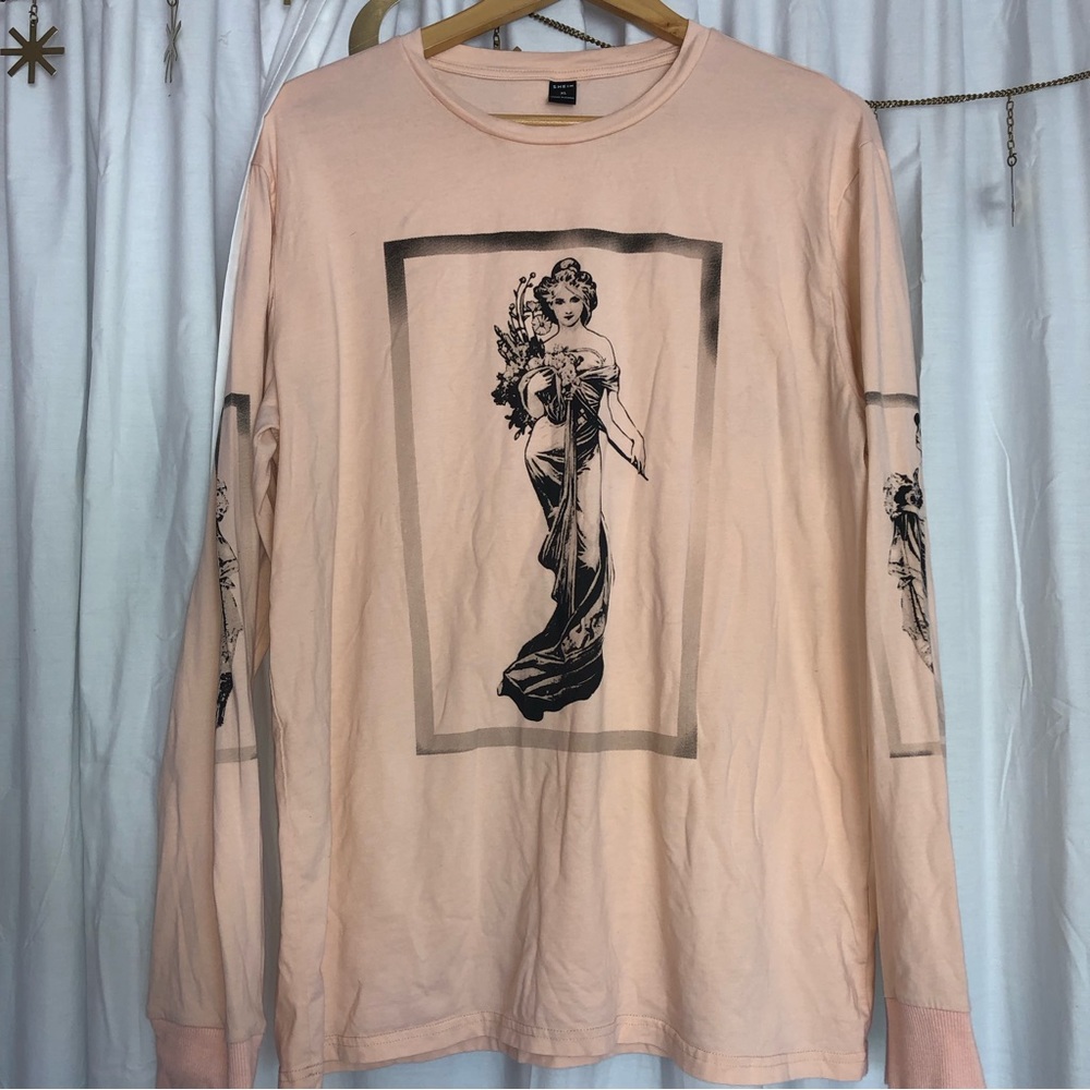 Coral long sleeve statue graphic t-shirt